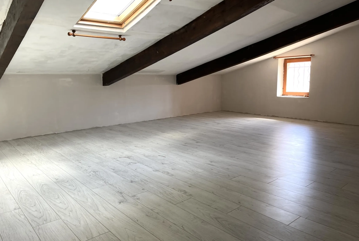 Maison de village T3/4 avec mezzanine et climatisation à Usclas d'Hérault 