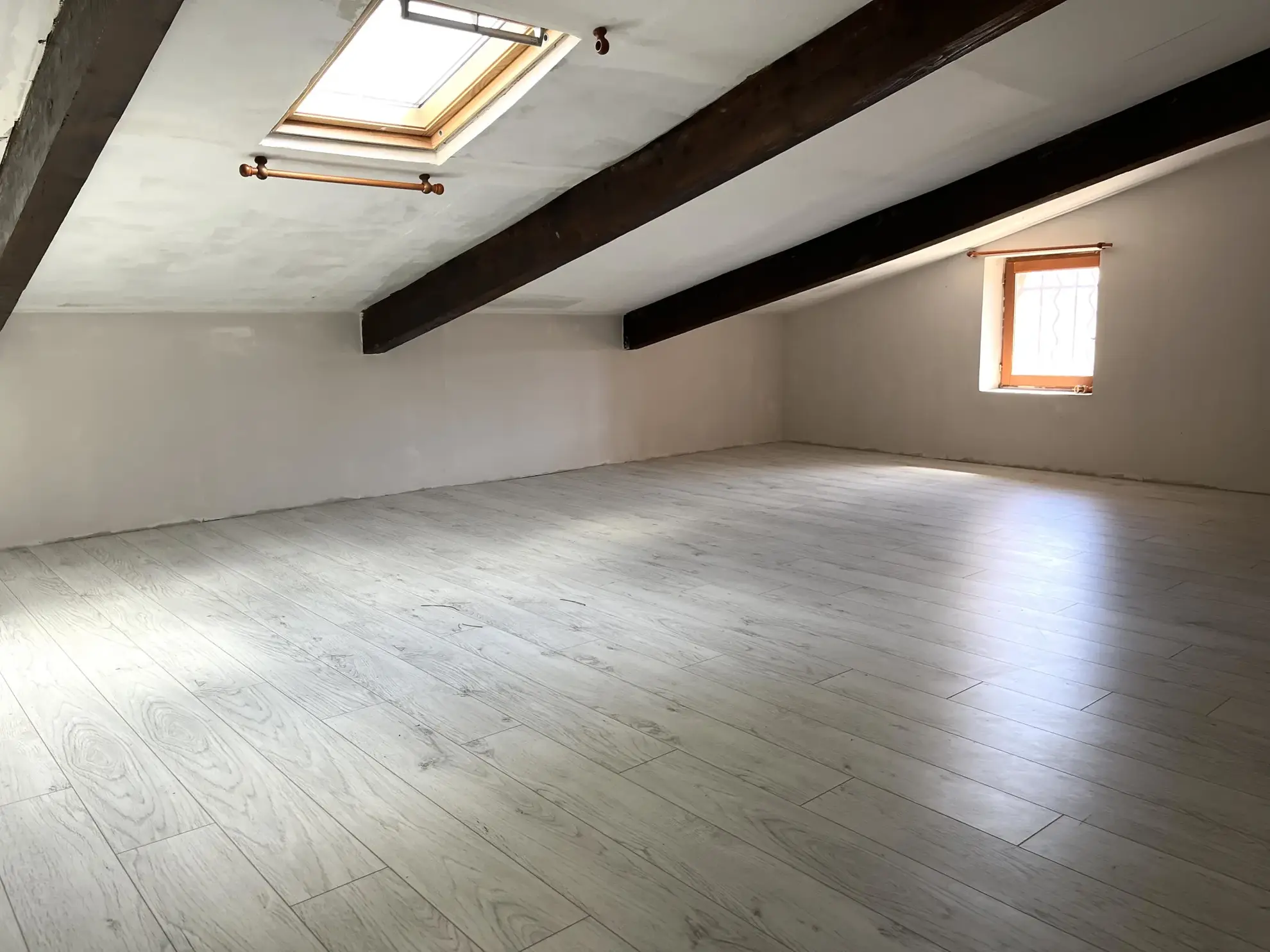 Maison de village T3/4 avec mezzanine et climatisation à Usclas d'Hérault 