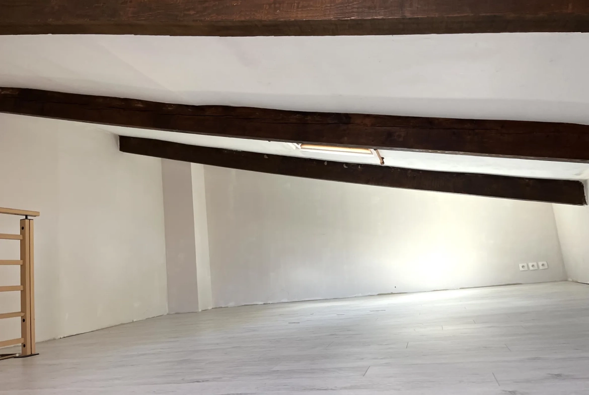 Maison de village T3/4 avec mezzanine et climatisation à Usclas d'Hérault 