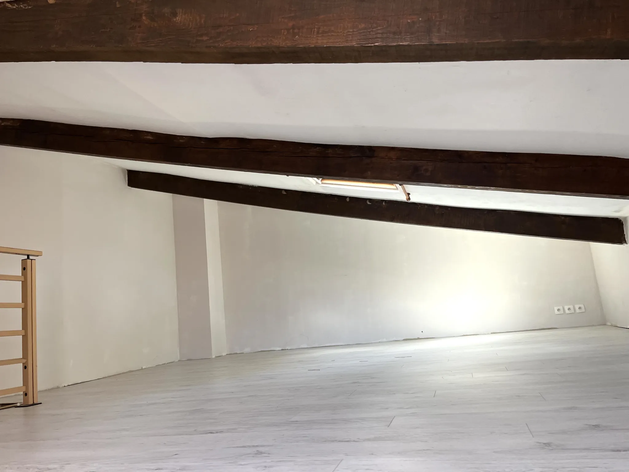Maison de village T3/4 avec mezzanine et climatisation à Usclas d'Hérault 