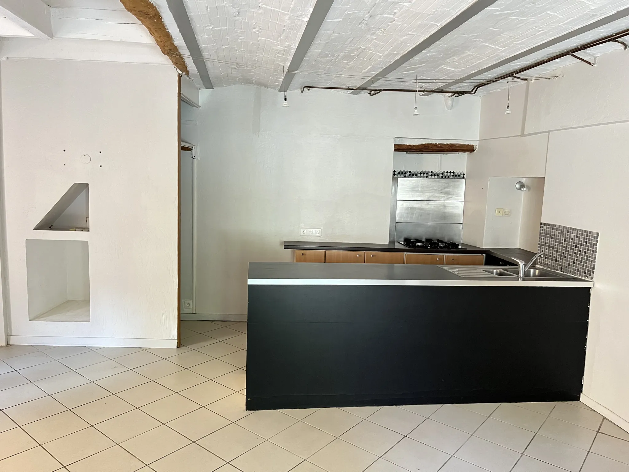 Maison de village T3/4 avec mezzanine et climatisation à Usclas d'Hérault 