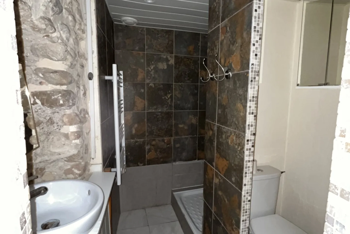 Maison de village T3/4 avec mezzanine et climatisation à Usclas d'Hérault 