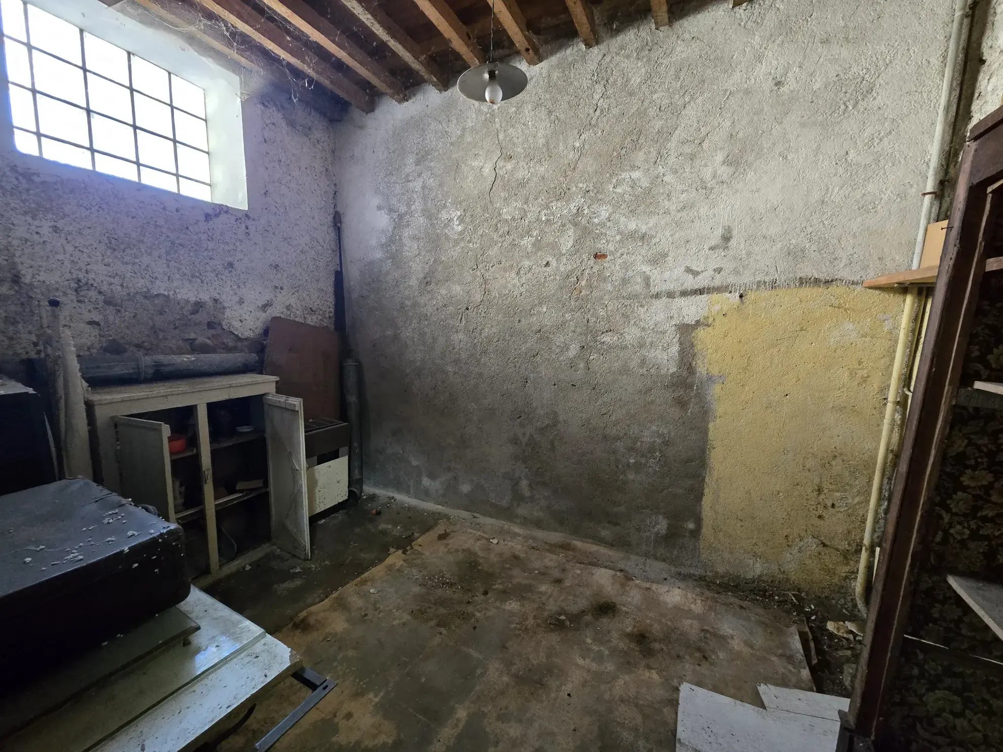 Maison à rénover de 130 m² au centre de Tournay, idéal investisseur 