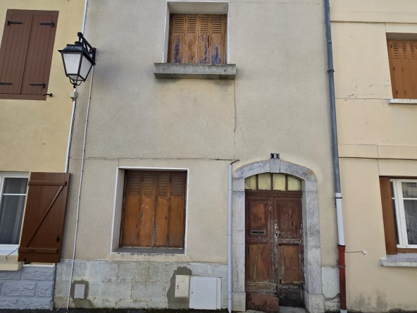 Maison à rénover de 130 m² au centre de Tournay, idéal investisseur