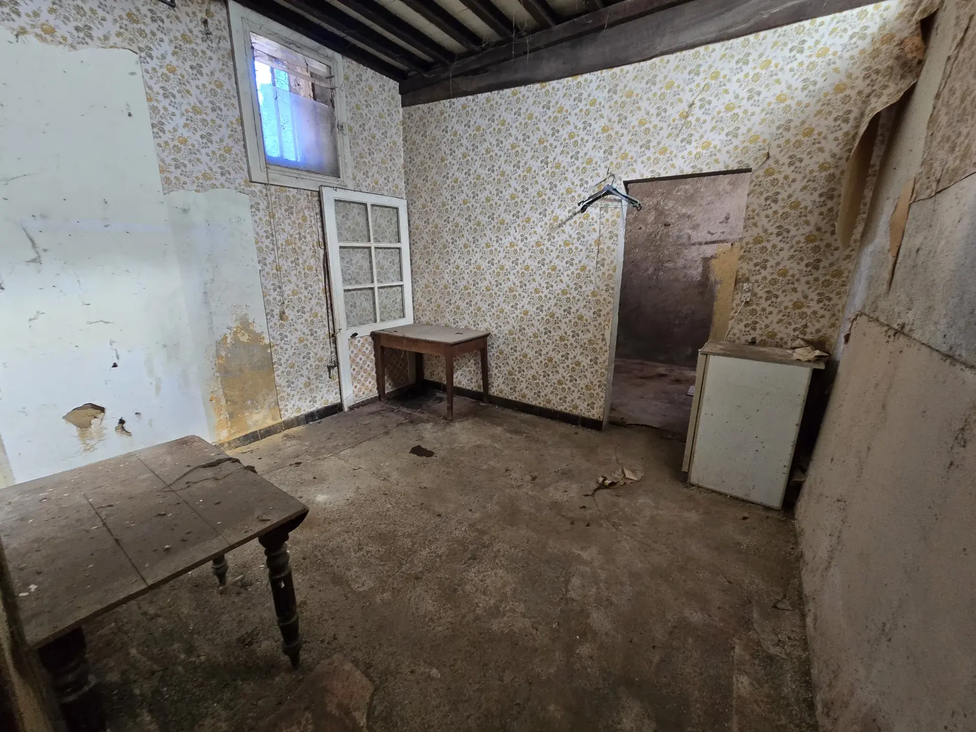 Maison à rénover de 130 m² au centre de Tournay, idéal investisseur 