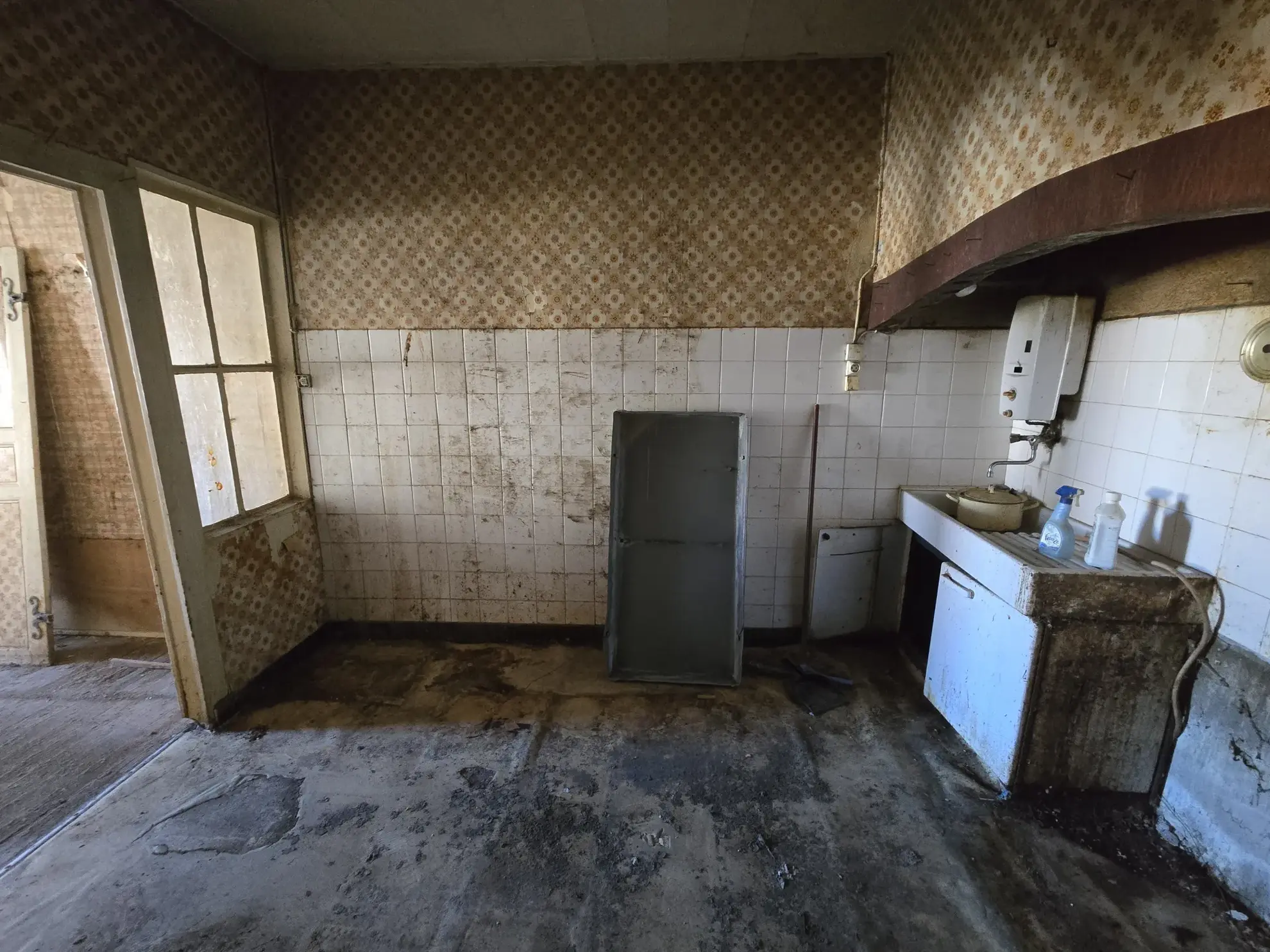 Maison à rénover de 130 m² au centre de Tournay, idéal investisseur 