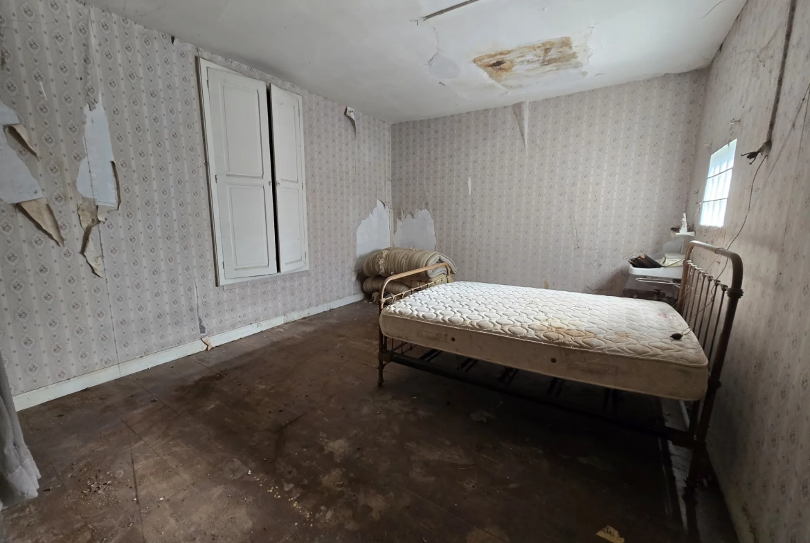 Maison à rénover de 130 m² au centre de Tournay, idéal investisseur 
