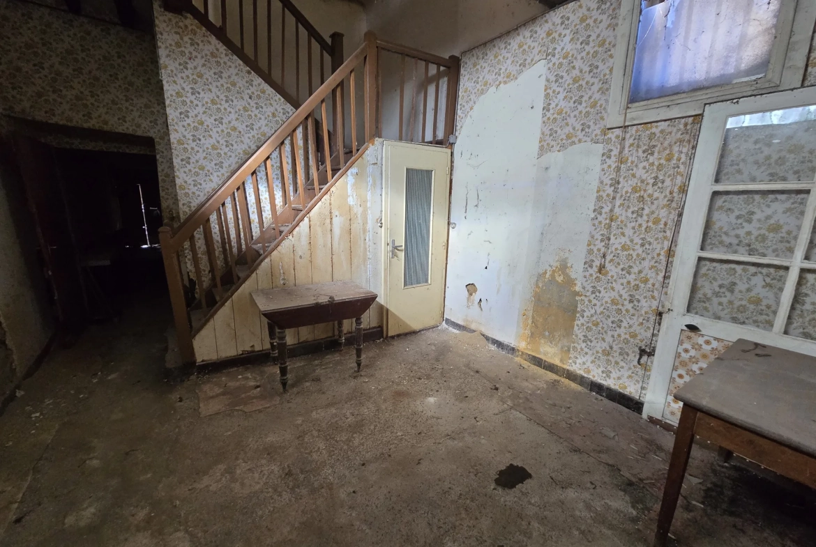 Maison à rénover de 130 m² au centre de Tournay, idéal investisseur 