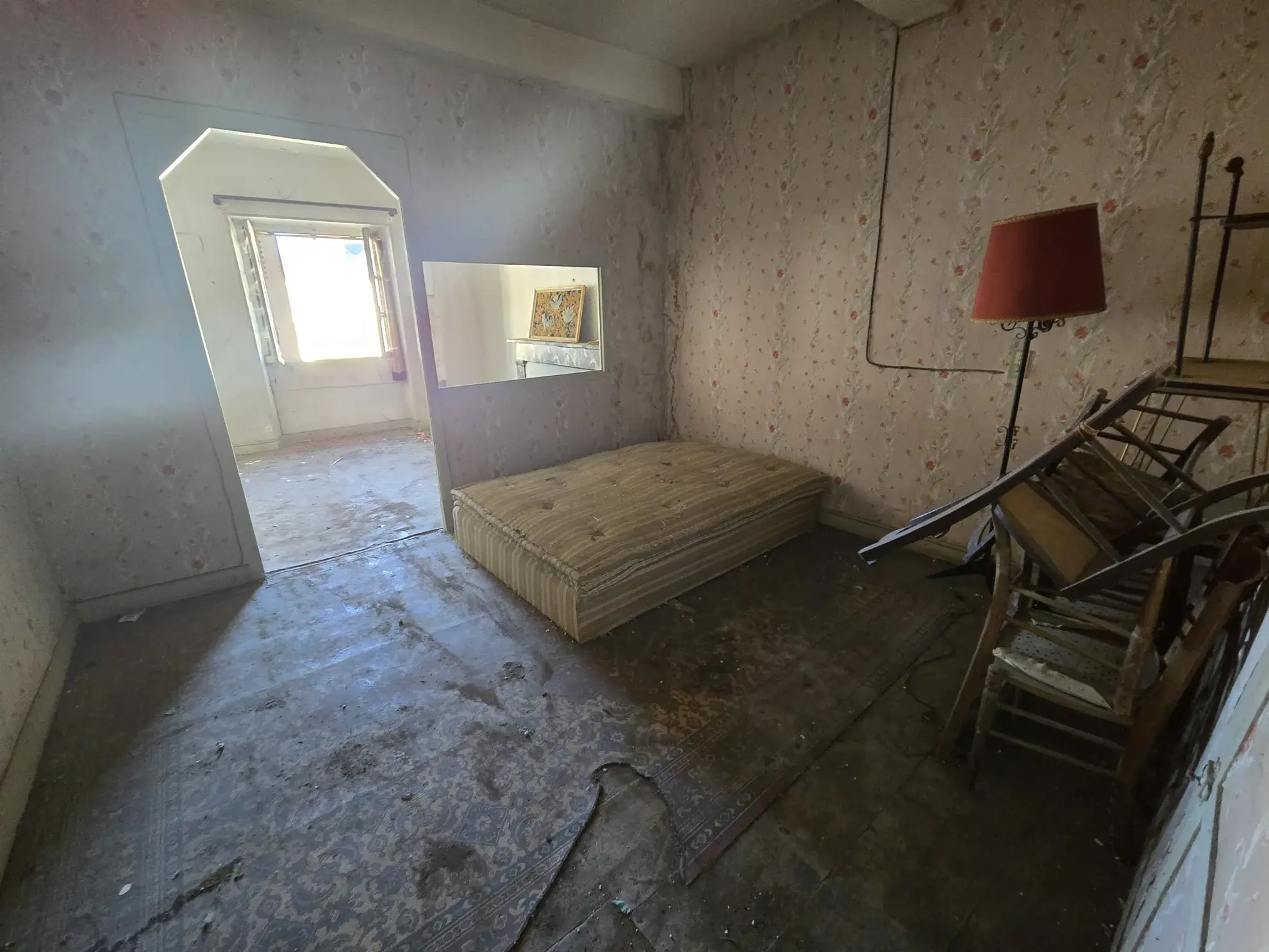 Maison à rénover de 130 m² au centre de Tournay, idéal investisseur 