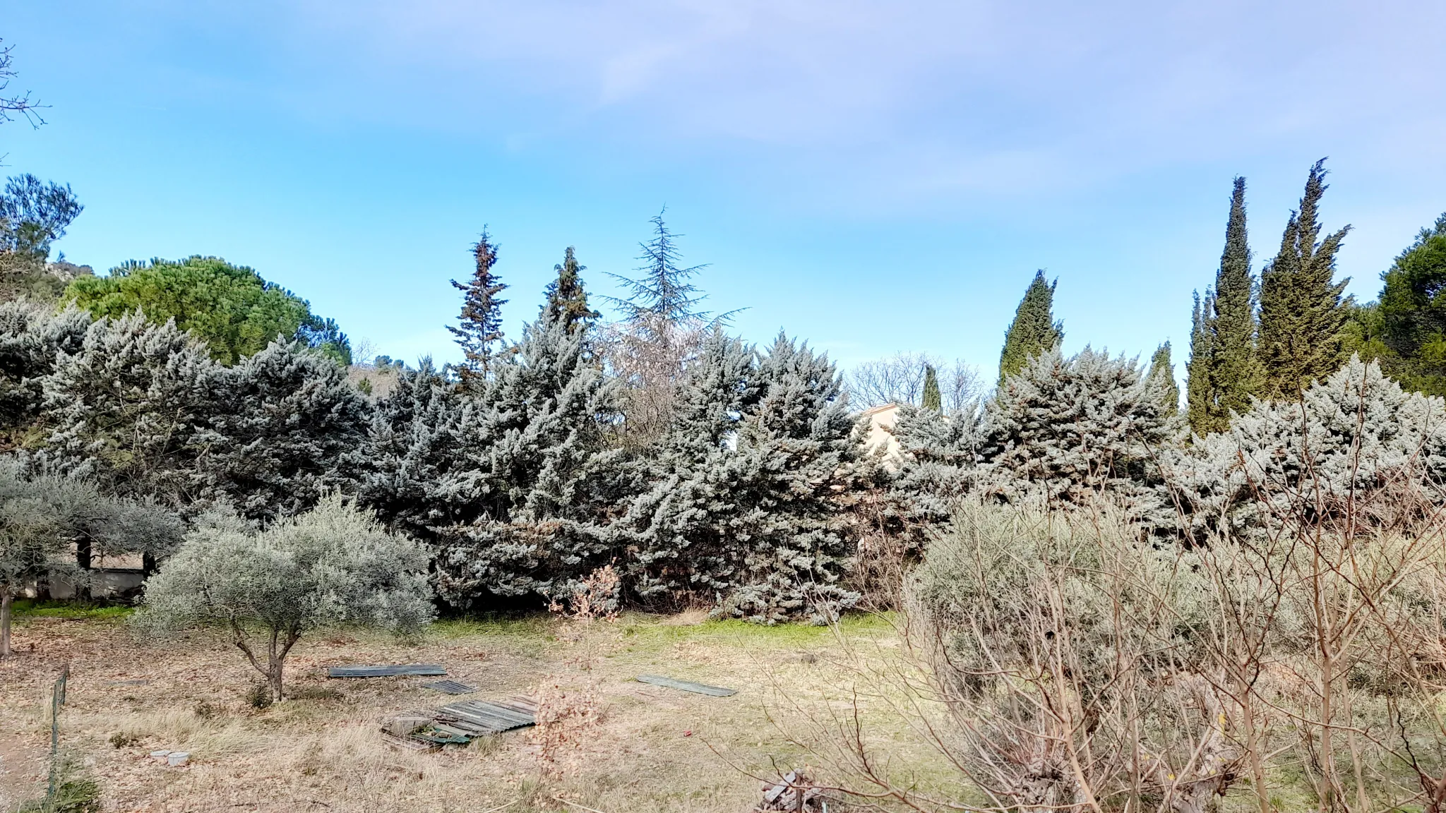 Terrain constructible de 629 m² au pied du Luberon à Robion 