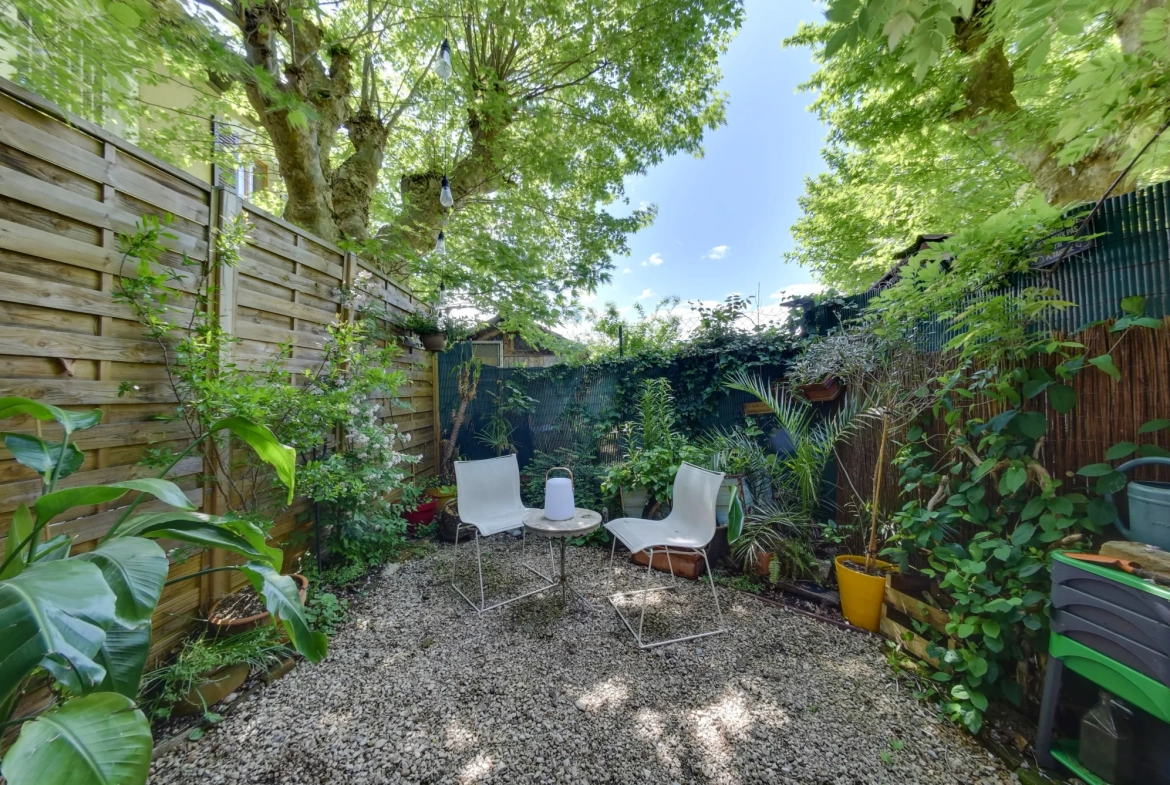 Belle maison de ville avec jardin à La Tronche, idéale pour premier achat 