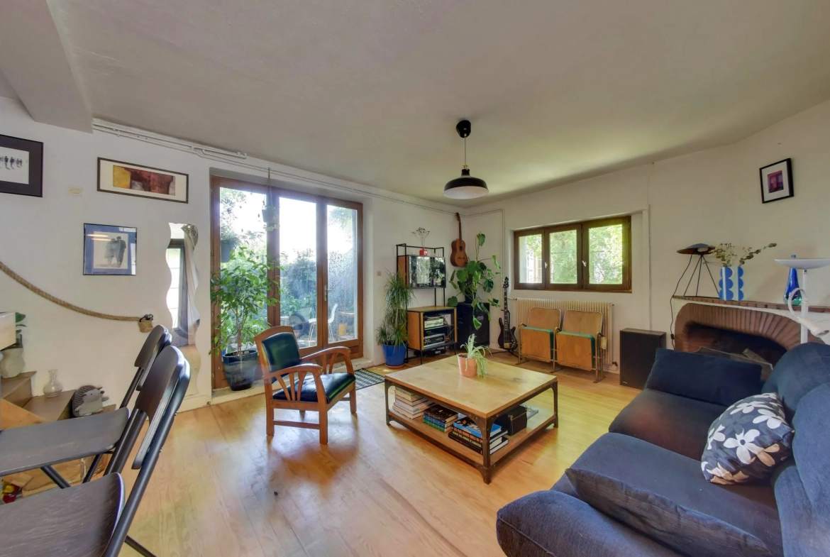 Belle maison de ville avec jardin à La Tronche, idéale pour premier achat 