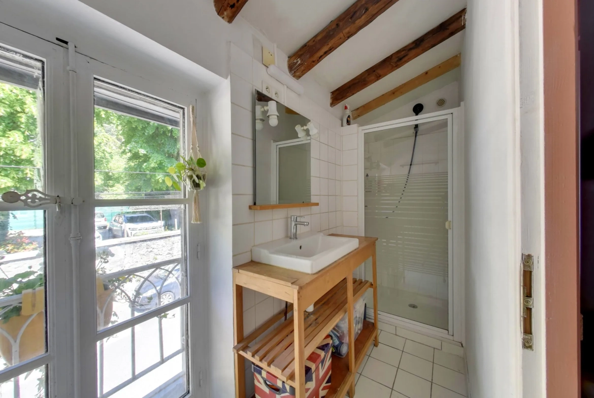 Belle maison de ville avec jardin à La Tronche, idéale pour premier achat 