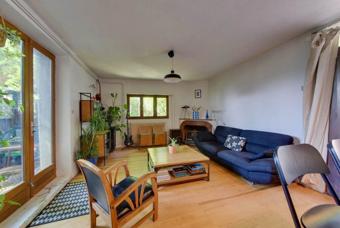 Belle maison de ville avec jardin à La Tronche, idéale pour premier achat 