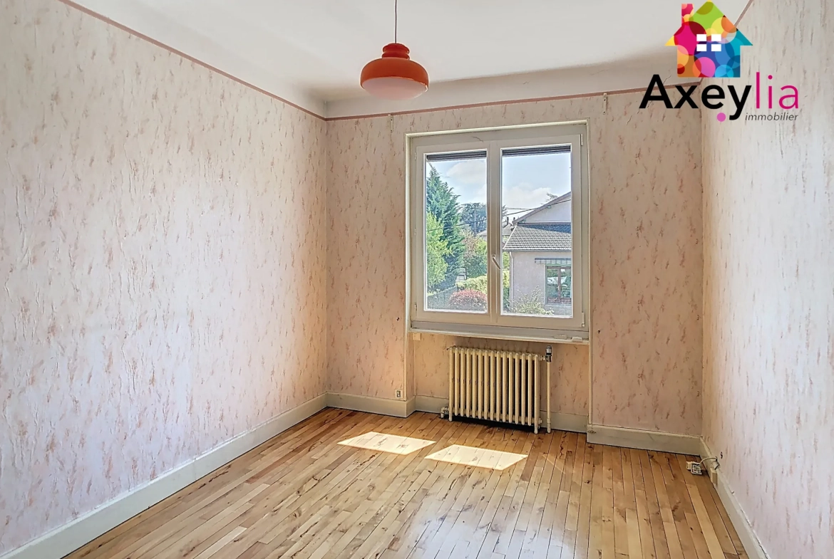 Maison familiale à Riorges avec 6 chambres sur terrain de 888 m² 