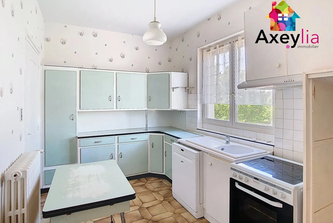 Maison familiale à Riorges avec 6 chambres sur terrain de 888 m² 