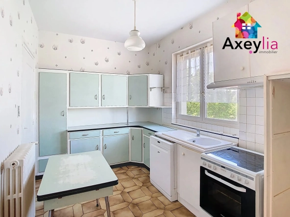 Maison familiale à Riorges avec 6 chambres sur terrain de 888 m² 
