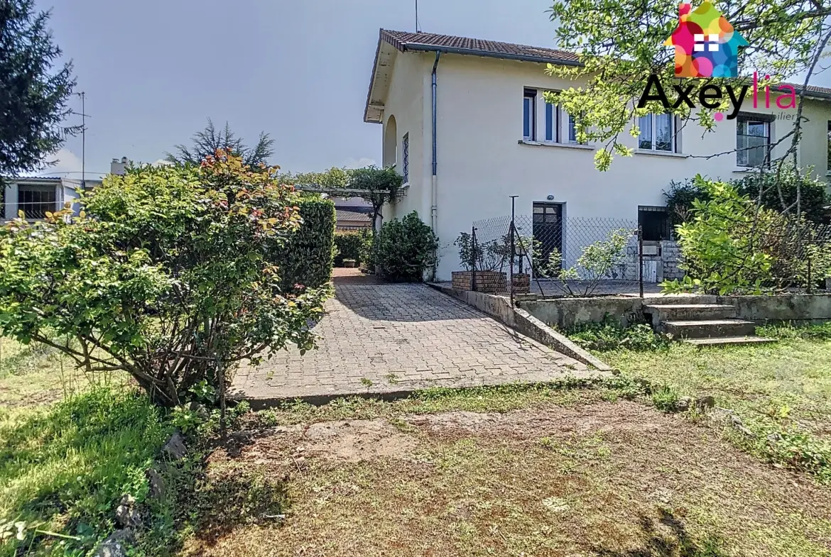 Maison familiale à Riorges avec 6 chambres sur terrain de 888 m² 