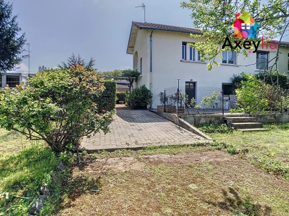 Maison familiale à Riorges avec 6 chambres sur terrain de 888 m² 