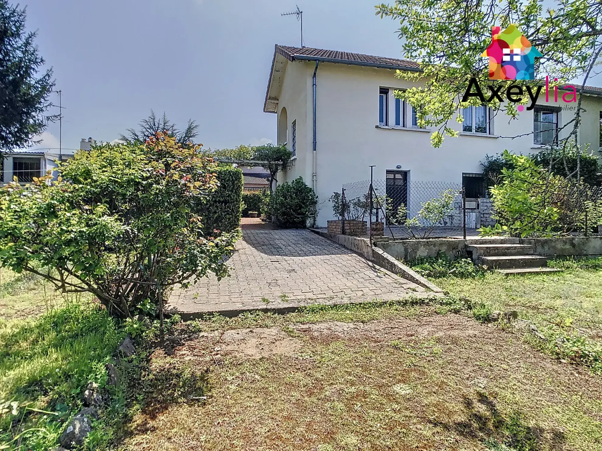 Maison familiale à Riorges avec 6 chambres sur terrain de 888 m² 
