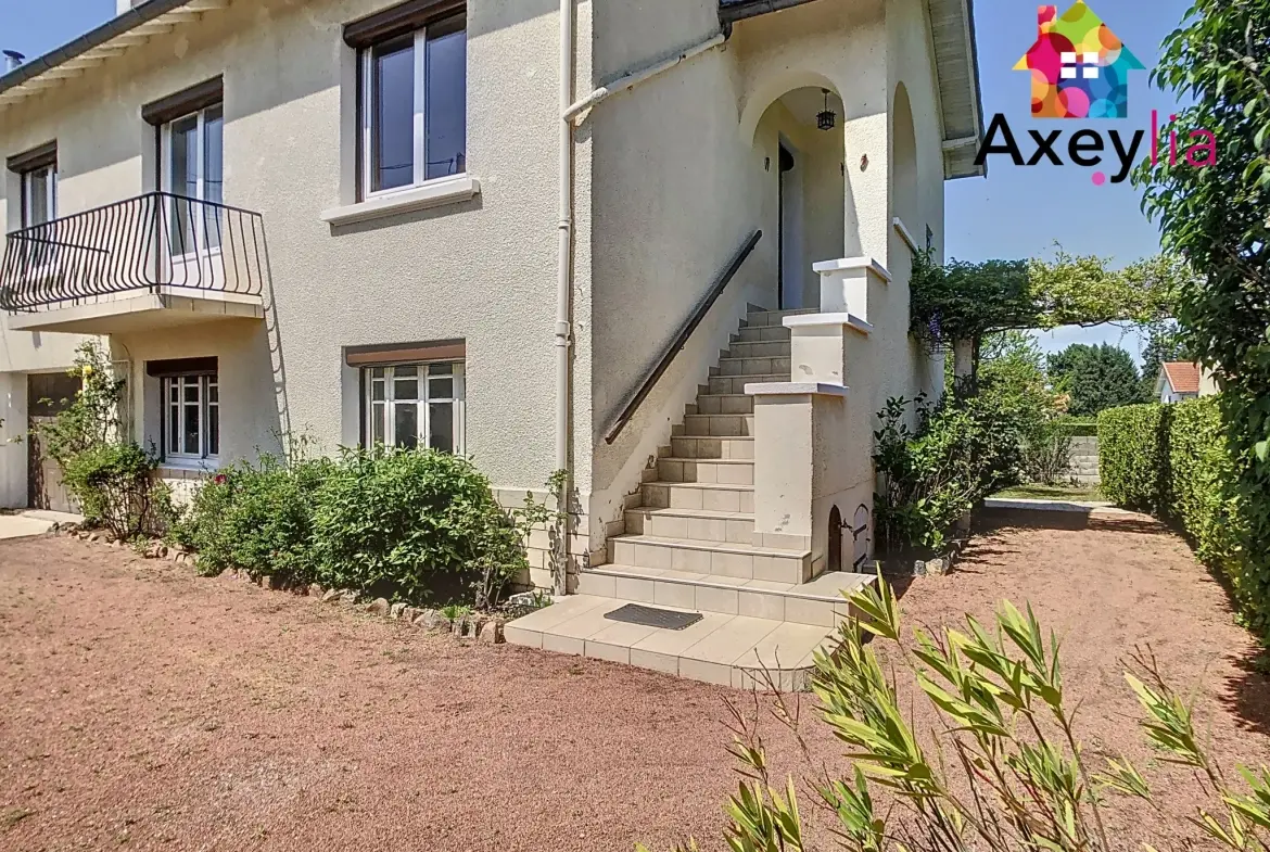 Maison familiale à Riorges avec 6 chambres sur terrain de 888 m² 