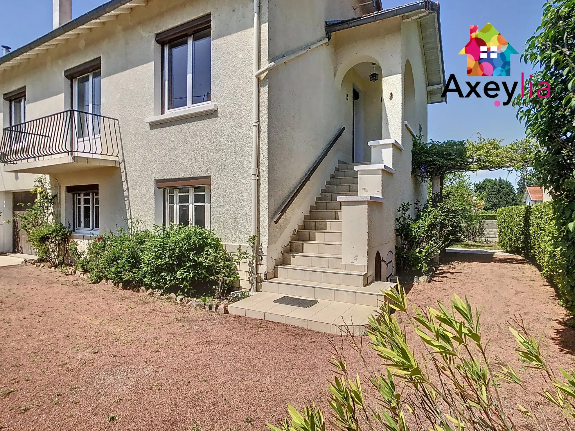 Maison familiale à Riorges avec 6 chambres sur terrain de 888 m² 