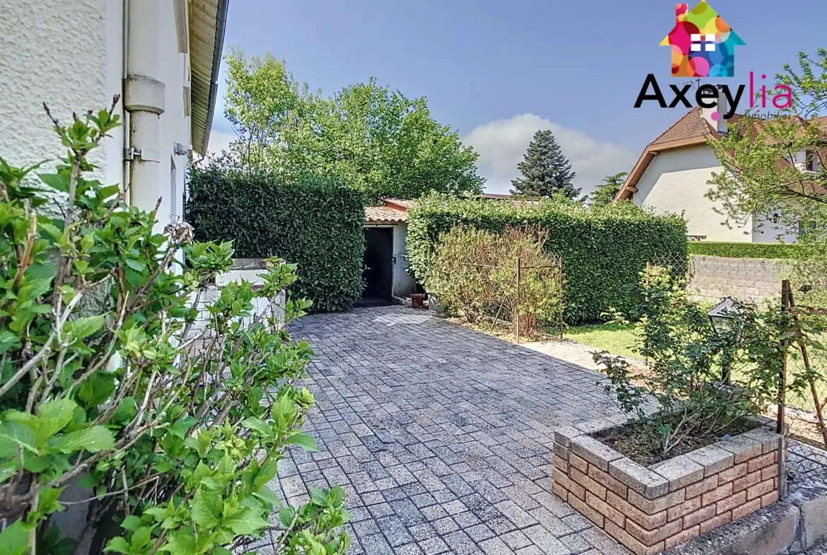 Maison familiale à Riorges avec 6 chambres sur terrain de 888 m² 