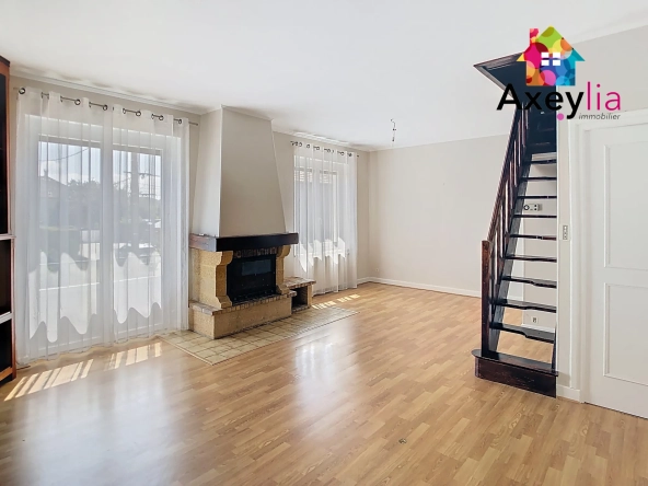 Maison familiale à Riorges avec 6 chambres sur terrain de 888 m² 