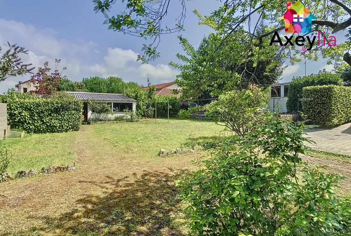 Maison familiale à Riorges avec 6 chambres sur terrain de 888 m² 