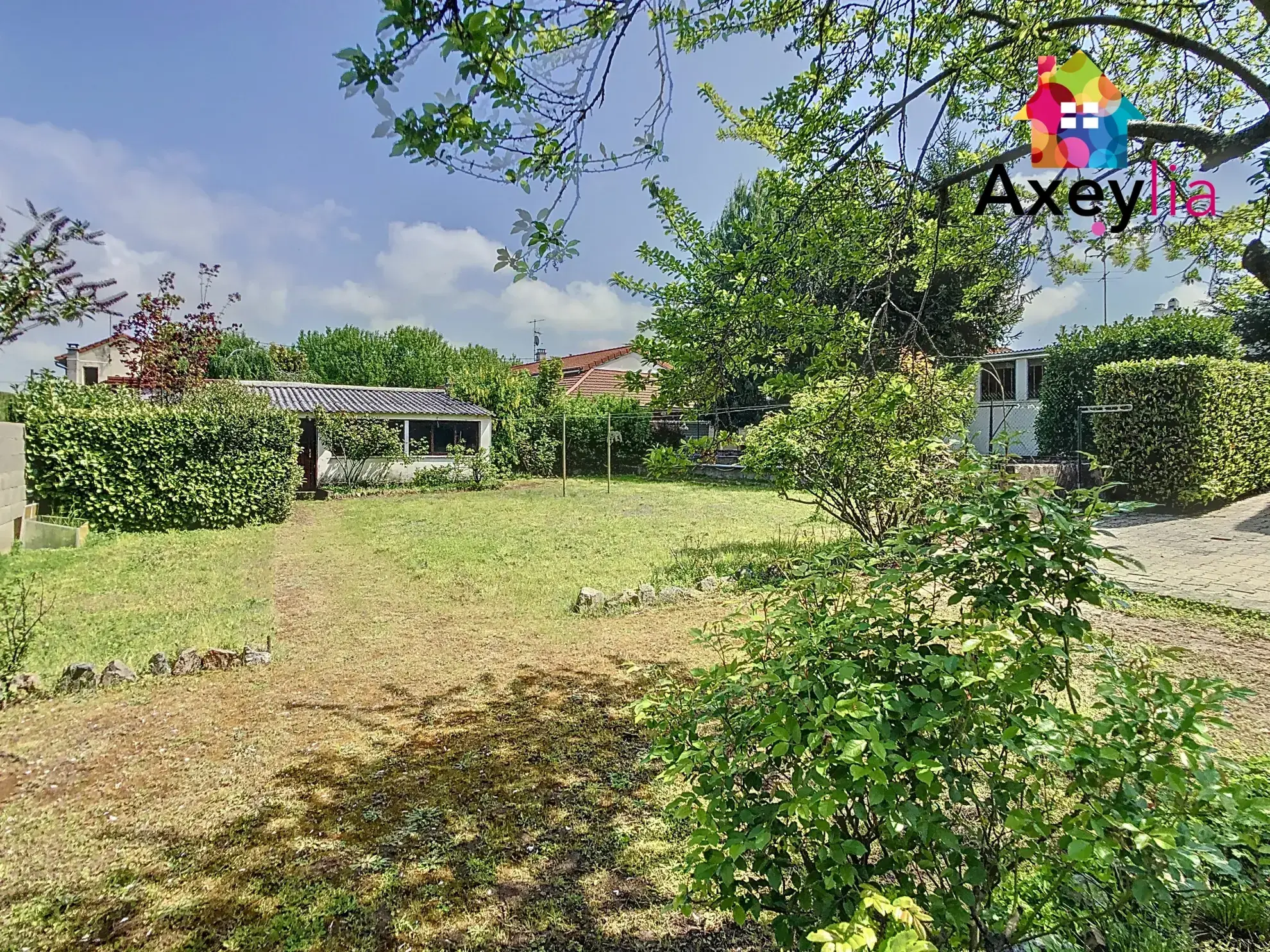 Maison familiale à Riorges avec 6 chambres sur terrain de 888 m² 
