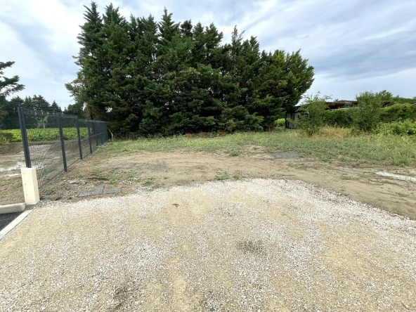 Terrain viabilisé de 579 m² à Violes, proche Orange - Excellente localisation