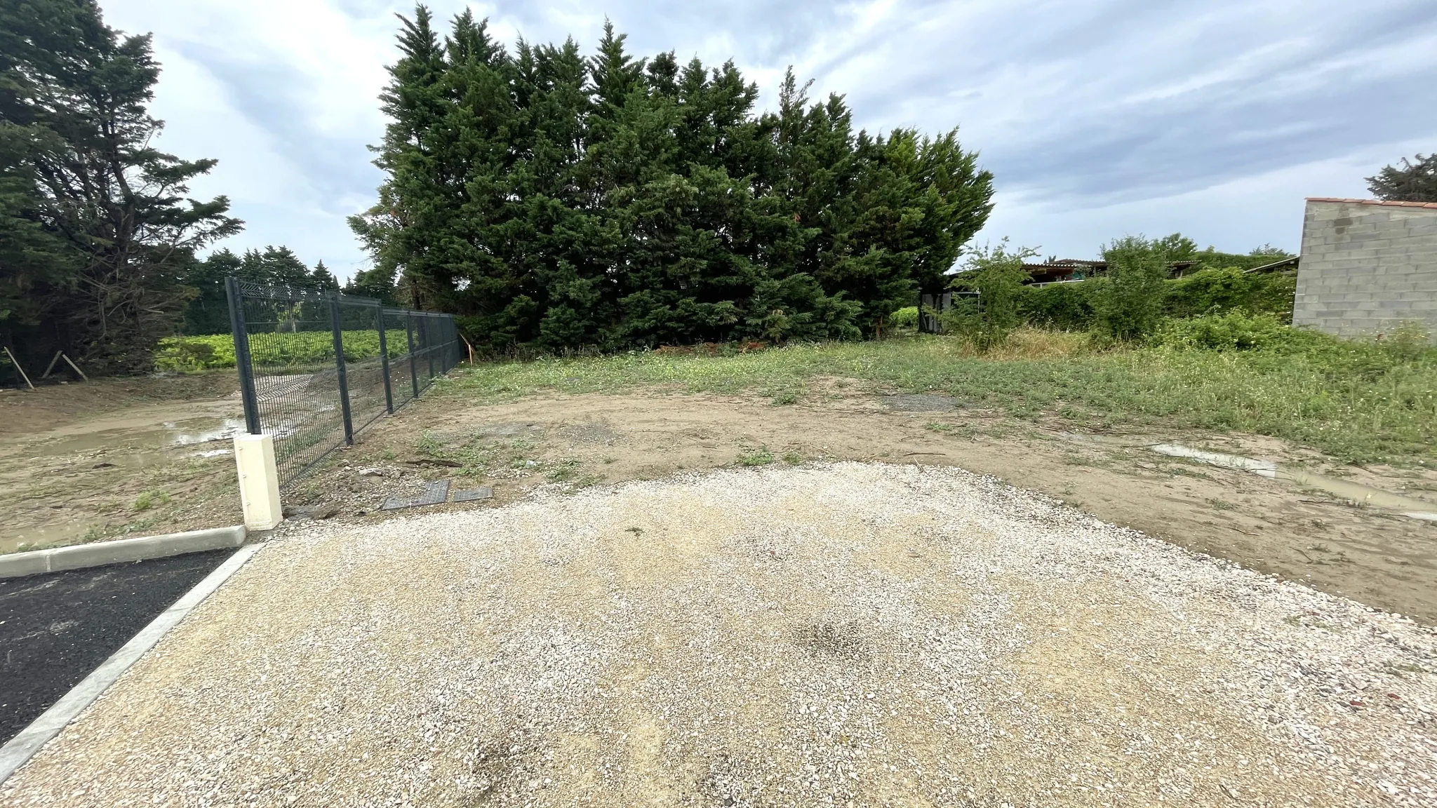 Terrain viabilisé de 579 m² à Violes, proche Orange - Excellente localisation 