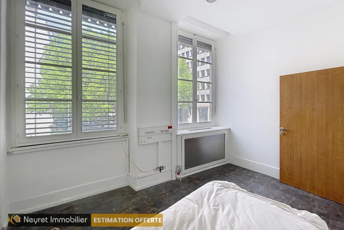 Appartement T2 lumineux à Lyon 2, idéal pour résidence ou investissement avec faibles charges 