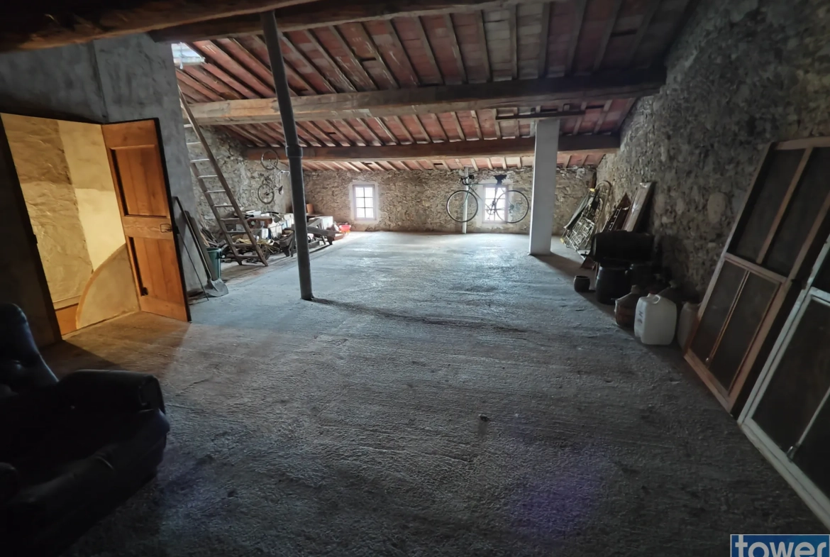 Maison de 120 m² avec grand potentiel et garage à Saint-Laurent-de-la-Cabrerisse 
