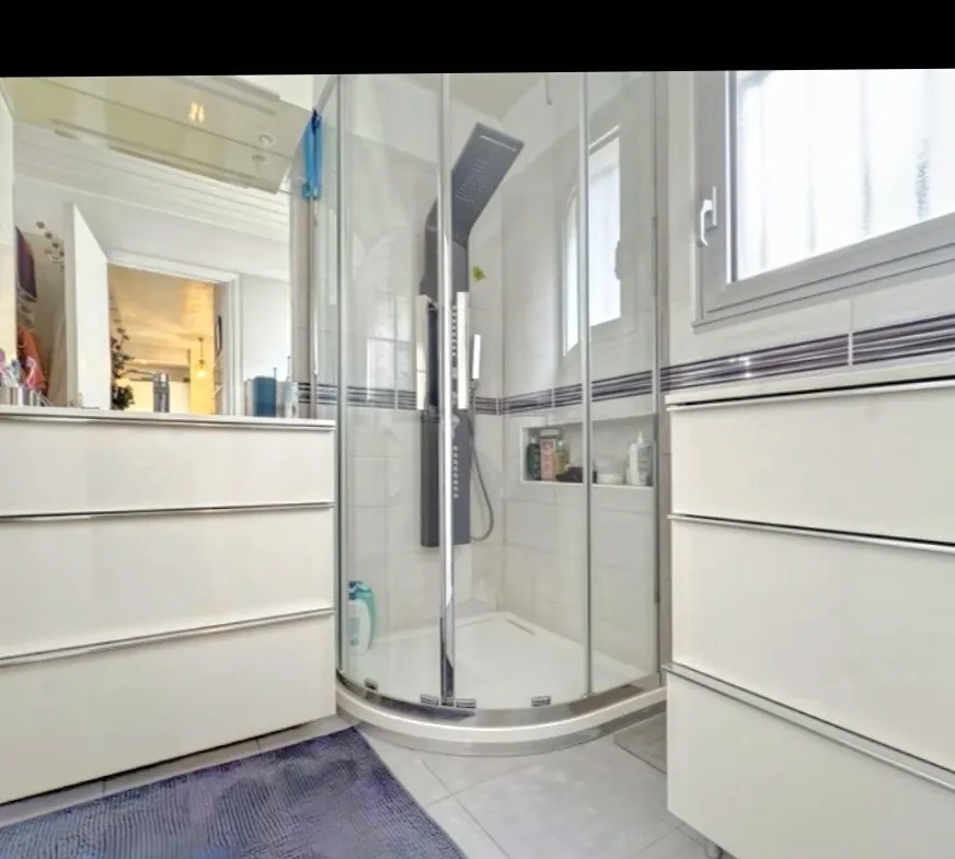 Appartement 2 pièces à vendre à Saint-Raphaël avec garage et loggia, parfait pour investisseur ou résidentiel 