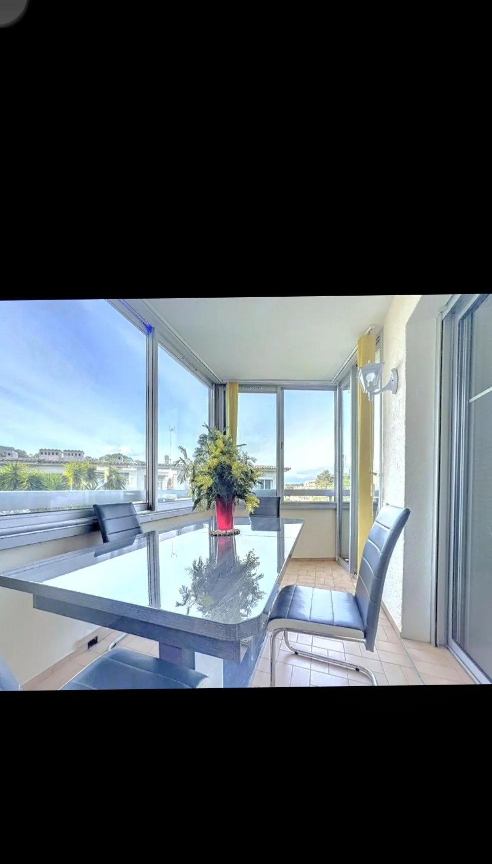 Appartement 2 pièces à vendre à Saint-Raphaël avec garage et loggia, parfait pour investisseur ou résidentiel 