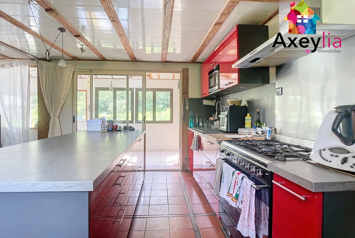 Propriété avec maison, gîte et dépendances à Ambierle - Vue exceptionnelle 