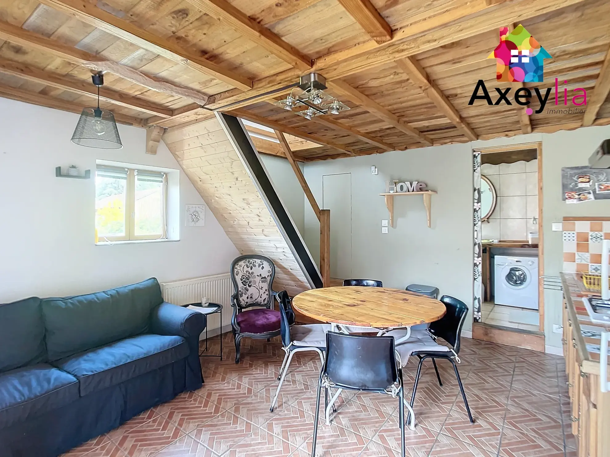 Propriété avec maison, gîte et dépendances à Ambierle - Vue exceptionnelle 