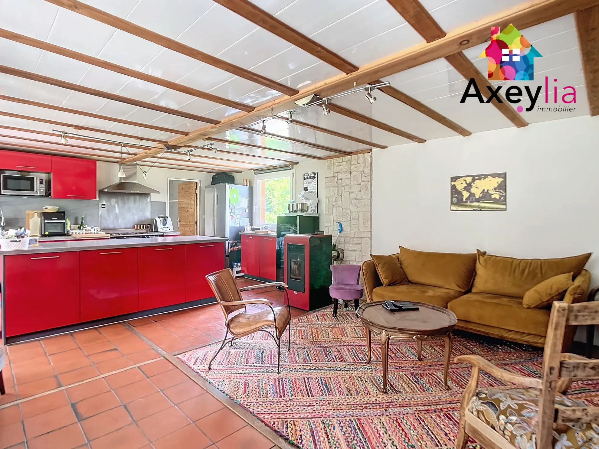 Propriété avec maison, gîte et dépendances à Ambierle - Vue exceptionnelle 