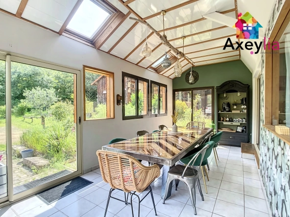 Propriété avec maison, gîte et dépendances à Ambierle - Vue exceptionnelle