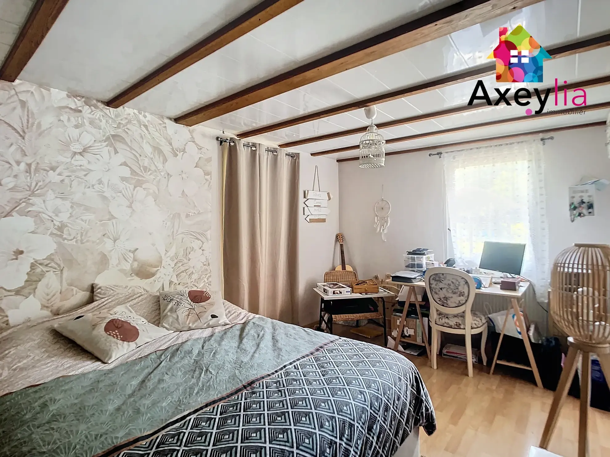 Propriété avec maison, gîte et dépendances à Ambierle - Vue exceptionnelle 