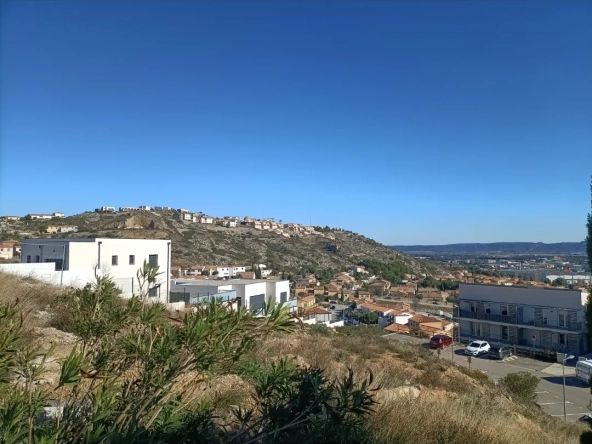 Terrain constructible de 549 m² à Narbonne avec vue imprenable et liberté de construction 