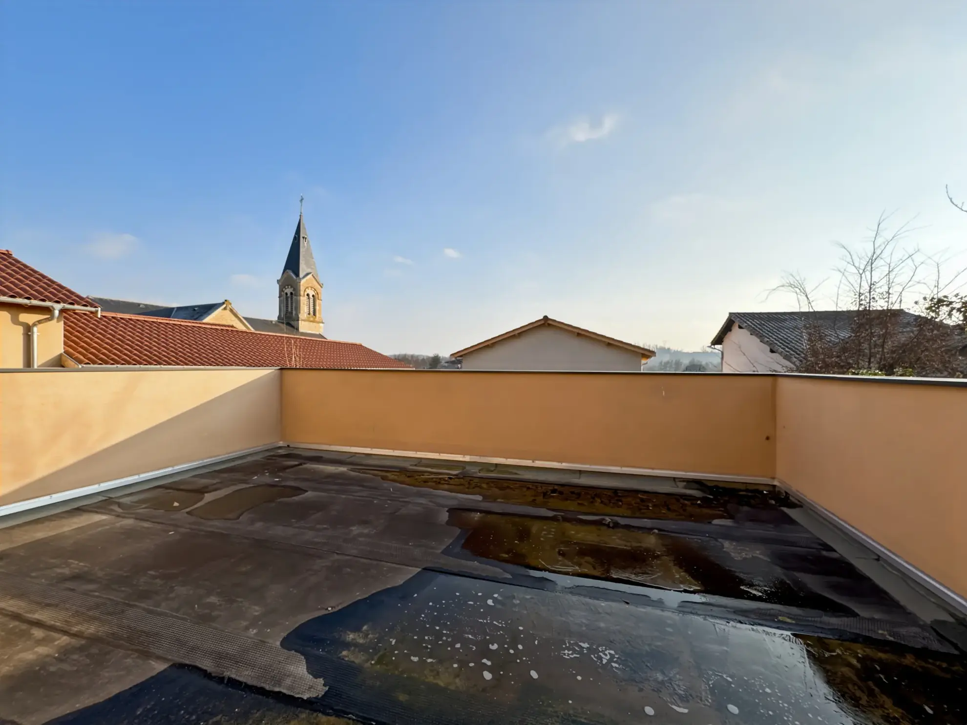 Villa neuve à vendre à Trévoux avec terrain modulaire, proche écoles, prix réduit 