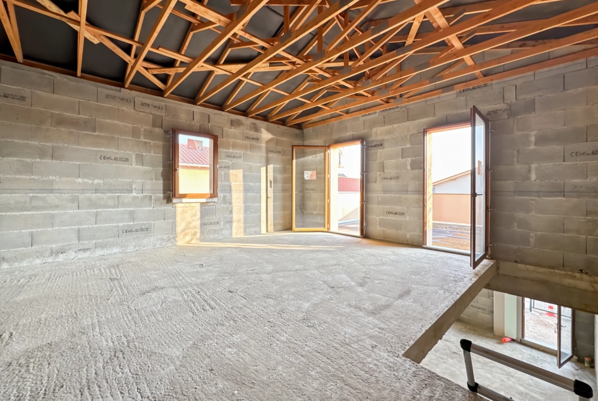 Villa neuve à vendre à Trévoux avec terrain modulaire, proche écoles, prix réduit 