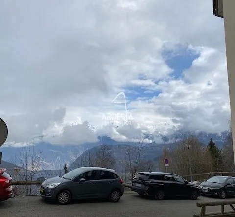 Appartement T2 en rez-de-chaussée à vendre au Corbier avec balcon et équipements montagnards 
