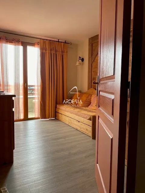 Appartement T2 en rez-de-chaussée à vendre au Corbier avec balcon et équipements montagnards
