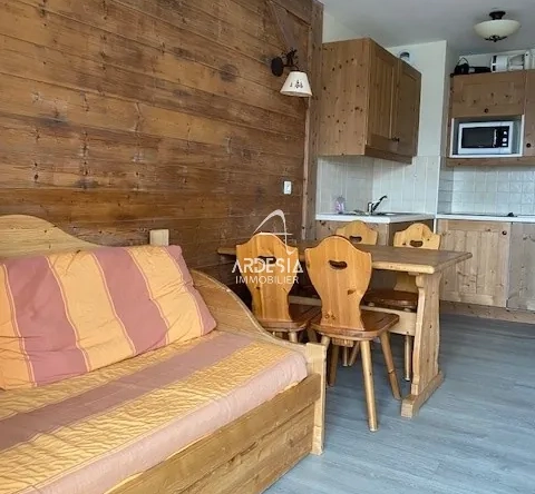 Appartement T2 en rez-de-chaussée à vendre au Corbier avec balcon et équipements montagnards 