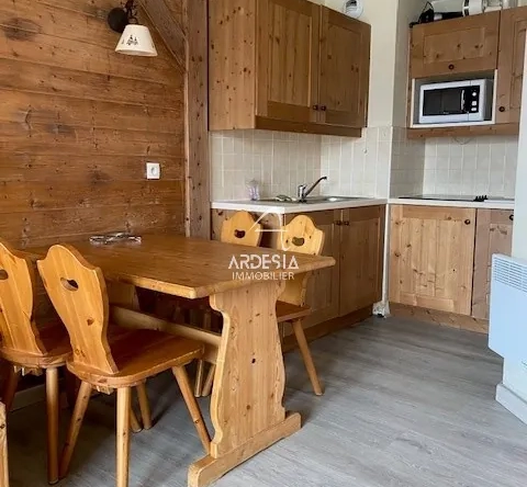 Appartement T2 en rez-de-chaussée à vendre au Corbier avec balcon et équipements montagnards 