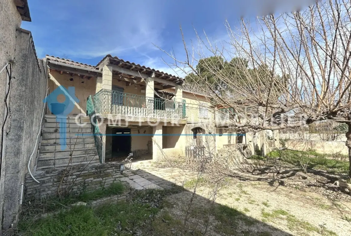 Maison à vendre de 200 m² avec appartement indépendant à Carpentras 