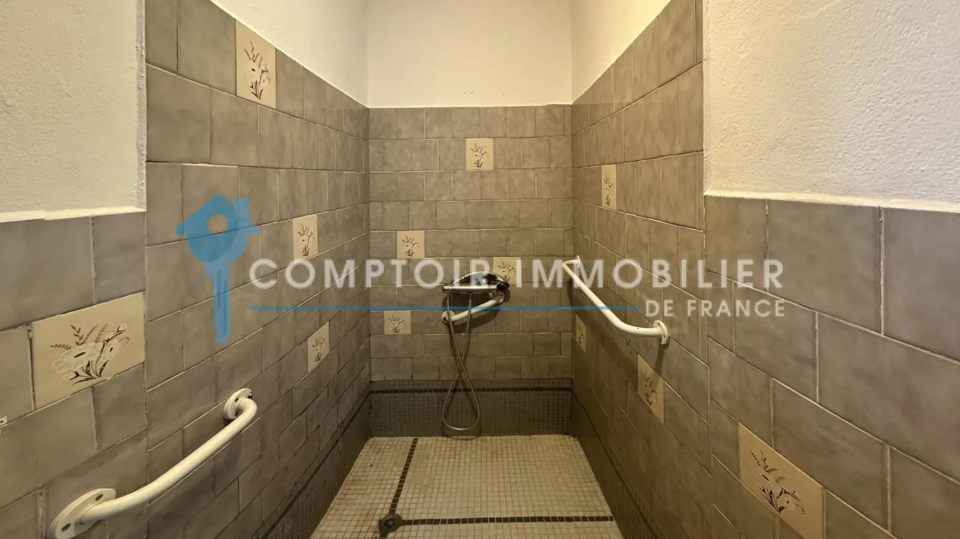 Maison à vendre de 200 m² avec appartement indépendant à Carpentras 